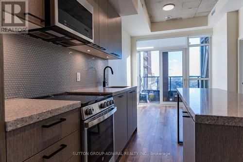 613 - 1808 St. Clair Avenue W, Toronto, ON - Indoor Photo Showing Kitchen With Upgraded Kitchen