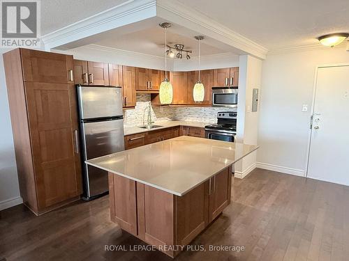 607 - 2263 Marine Drive, Oakville, ON - Indoor Photo Showing Kitchen