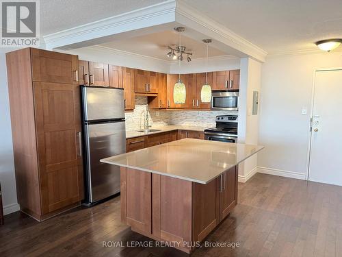 607 - 2263 Marine Drive, Oakville, ON - Indoor Photo Showing Kitchen