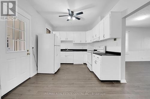 20 Keith Street, Hamilton, ON - Indoor Photo Showing Kitchen