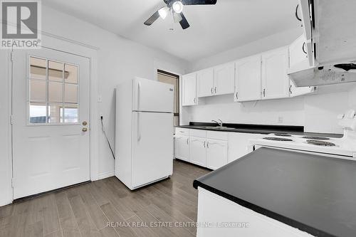 20 Keith Street, Hamilton, ON - Indoor Photo Showing Kitchen With Double Sink