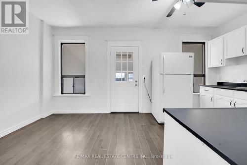 20 Keith Street, Hamilton, ON - Indoor Photo Showing Kitchen