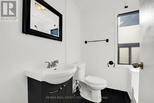 20 Keith Street, Hamilton, ON - Indoor Photo Showing Bathroom