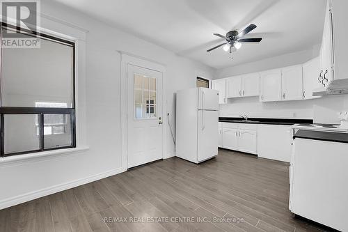 20 Keith Street, Hamilton, ON - Indoor Photo Showing Kitchen