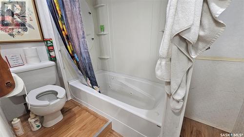 312 Brownlee Street, Herbert, SK - Indoor Photo Showing Bathroom