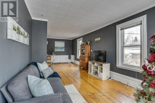 22 Ann Street, Lambton Shores (Arkona), ON - Indoor Photo Showing Living Room