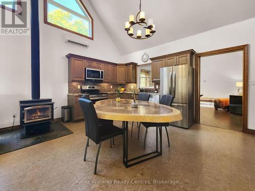 1019 Bruce Road 9, South Bruce Peninsula, ON - Indoor Photo Showing Dining Room