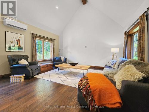 1019 Bruce Road 9, South Bruce Peninsula, ON - Indoor Photo Showing Living Room