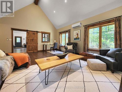 1019 Bruce Road 9, South Bruce Peninsula, ON - Indoor Photo Showing Living Room