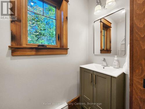 1019 Bruce Road 9, South Bruce Peninsula, ON - Indoor Photo Showing Bathroom