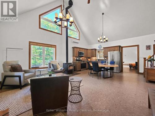 1019 Bruce Road 9, South Bruce Peninsula, ON - Indoor Photo Showing Living Room