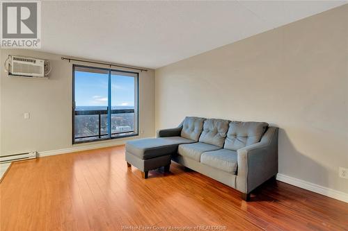 150 Park West Unit# 2309, Windsor, ON - Indoor Photo Showing Living Room