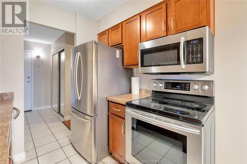 150 Park West Unit# 2309, Windsor, ON - Indoor Photo Showing Kitchen