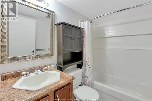 150 Park West Unit# 2309, Windsor, ON - Indoor Photo Showing Bathroom