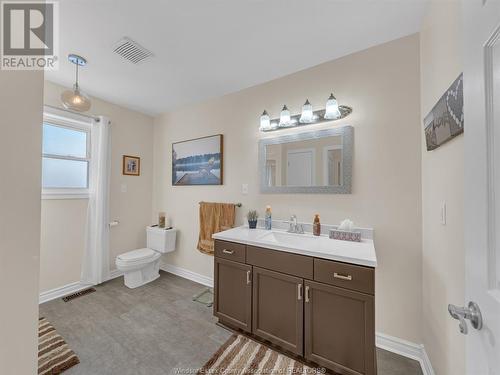 1562 Lee Road, Ruthven, ON - Indoor Photo Showing Bathroom