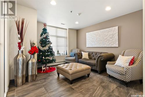 207 4501 Child Avenue, Regina, SK - Indoor Photo Showing Living Room