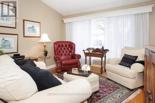 24 Kirkconnell Road, Kawartha Lakes (Lindsay), ON - Indoor Photo Showing Living Room