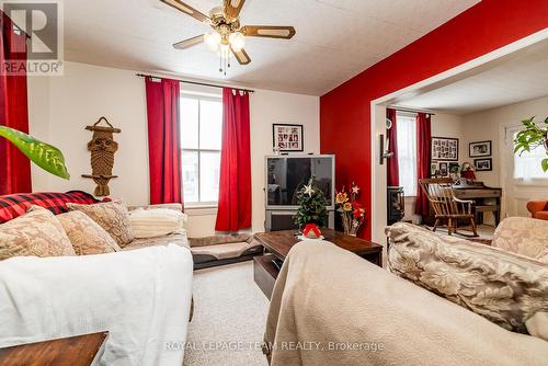 8 Mary Street, North Grenville, ON - Indoor Photo Showing Living Room