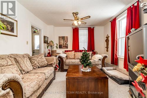 8 Mary Street, North Grenville, ON - Indoor Photo Showing Living Room