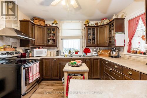 8 Mary Street, North Grenville, ON - Indoor Photo Showing Kitchen