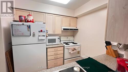 2812 - 155 Beecroft Road, Toronto, ON - Indoor Photo Showing Kitchen