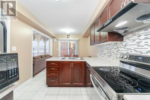 29 Quailvalley Drive, Brampton, ON - Indoor Photo Showing Kitchen With Upgraded Kitchen