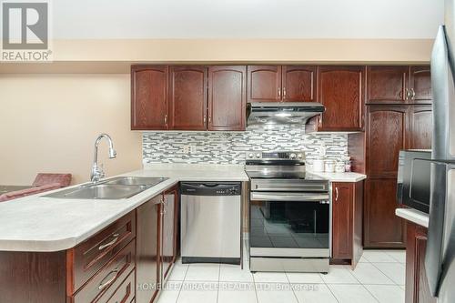 29 Quailvalley Drive, Brampton, ON - Indoor Photo Showing Kitchen With Double Sink With Upgraded Kitchen