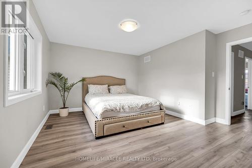 299 Windwood Drive, Hamilton, ON - Indoor Photo Showing Bedroom