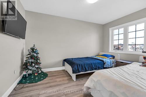 299 Windwood Drive, Hamilton, ON - Indoor Photo Showing Bedroom