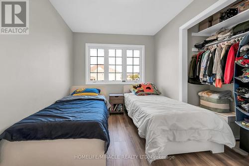 299 Windwood Drive, Hamilton, ON - Indoor Photo Showing Bedroom