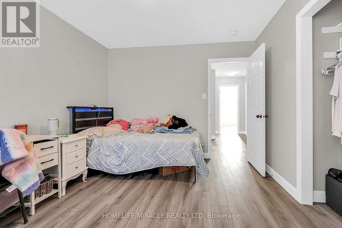 299 Windwood Drive, Hamilton, ON - Indoor Photo Showing Bedroom