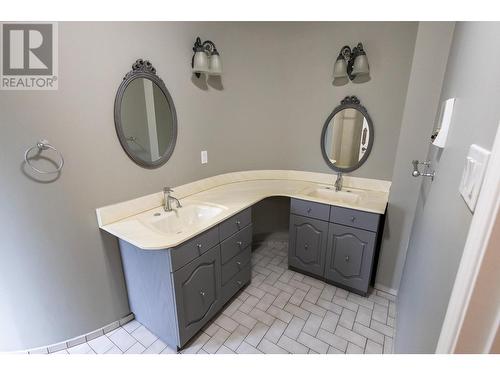 5005 Cole Avenue, Terrace, BC - Indoor Photo Showing Bathroom