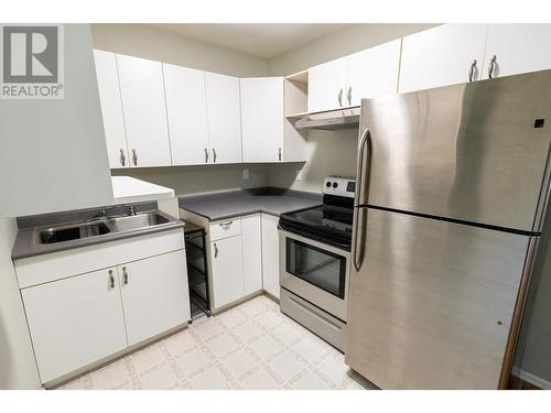 5005 Cole Avenue, Terrace, BC - Indoor Photo Showing Kitchen