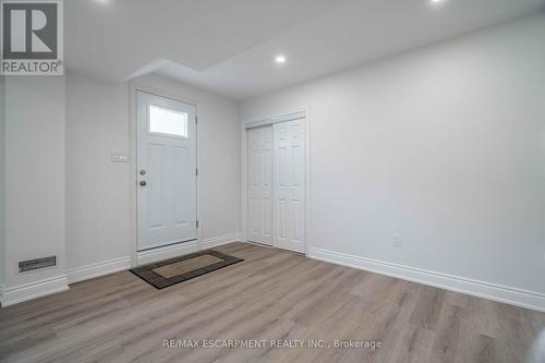 2 - 102 Donnici Drive, Hamilton, ON - Indoor Photo Showing Other Room