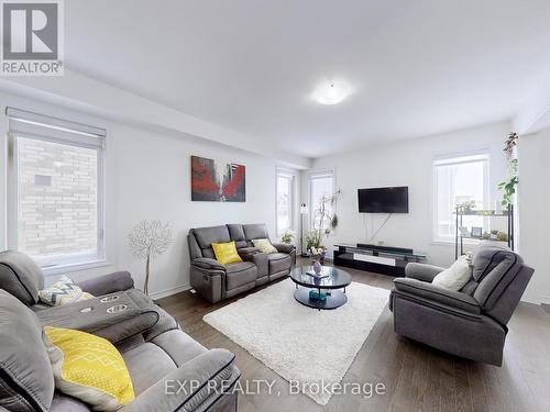 32 Doc Lougheed Avenue, Southgate, ON - Indoor Photo Showing Living Room