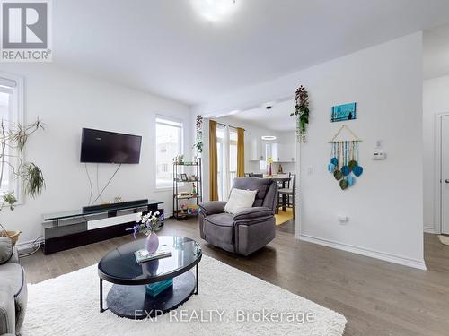 32 Doc Lougheed Avenue, Southgate, ON - Indoor Photo Showing Living Room