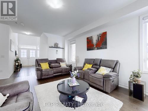 32 Doc Lougheed Avenue, Southgate, ON - Indoor Photo Showing Living Room