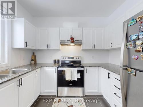 32 Doc Lougheed Avenue, Southgate, ON - Indoor Photo Showing Kitchen With Stainless Steel Kitchen With Upgraded Kitchen