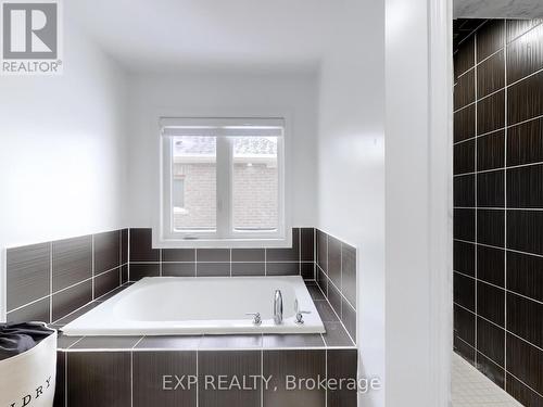 32 Doc Lougheed Avenue, Southgate, ON - Indoor Photo Showing Bathroom