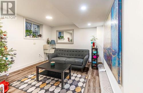 103 Middleton Avenue, London, ON - Indoor Photo Showing Living Room