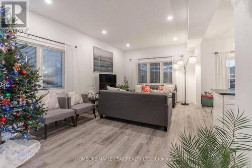 103 Middleton Avenue, London, ON - Indoor Photo Showing Living Room