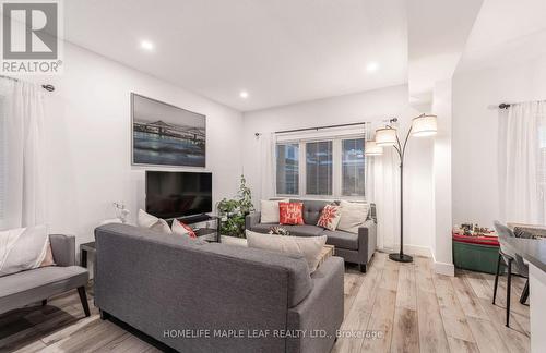 103 Middleton Avenue, London, ON - Indoor Photo Showing Living Room