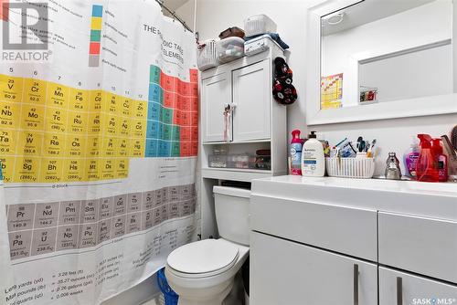 A 1580 Robinson Street, Regina, SK - Indoor Photo Showing Bathroom