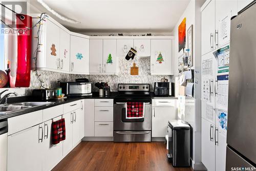 A 1580 Robinson Street, Regina, SK - Indoor Photo Showing Kitchen With Double Sink