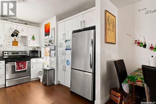 A 1580 Robinson Street, Regina, SK - Indoor Photo Showing Kitchen