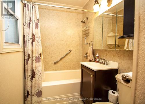 683 Little Street, Peterborough (Otonabee), ON - Indoor Photo Showing Bathroom