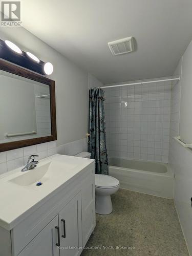 4 - 164 Clark Street, Blue Mountains, ON - Indoor Photo Showing Bathroom