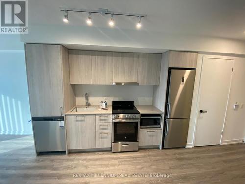 1007 - 195 Commerce Street, Vaughan, ON - Indoor Photo Showing Kitchen