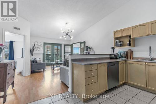 409 - 4005 Kilmer Drive, Burlington, ON - Indoor Photo Showing Kitchen