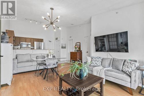 409 - 4005 Kilmer Drive, Burlington, ON - Indoor Photo Showing Living Room